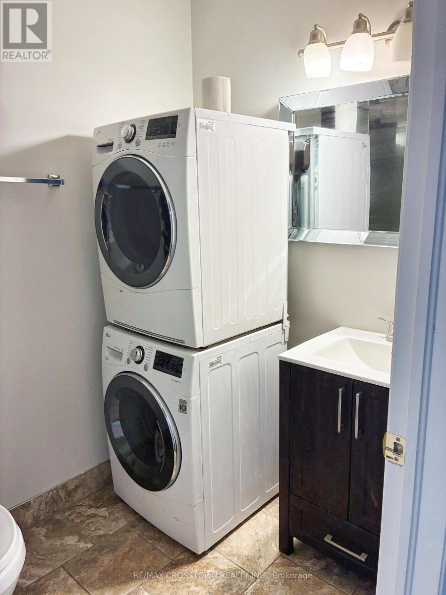 Main-114 Bird Street, Barrie photo 10