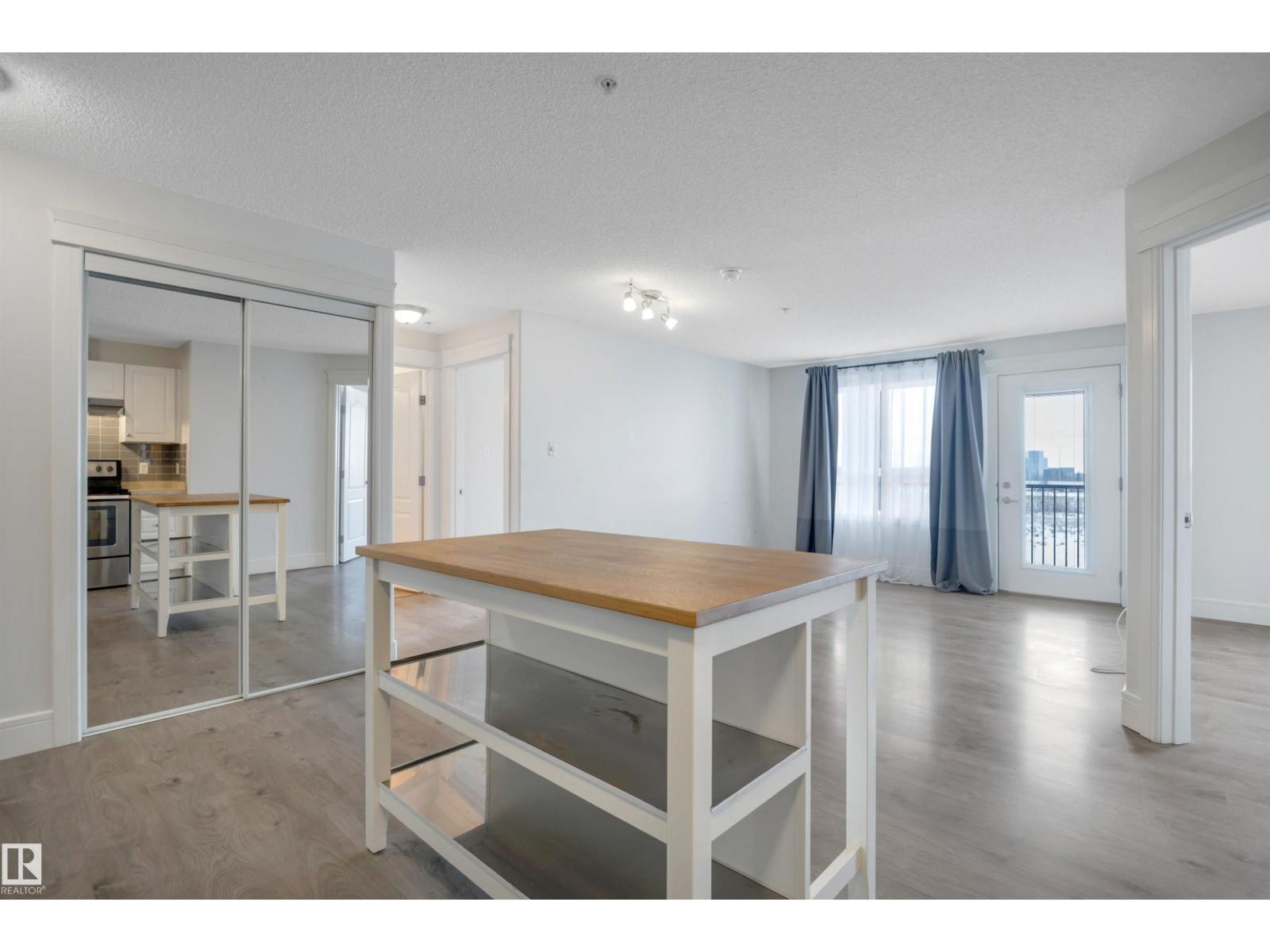 Property photograph 13 for MLS E4514979