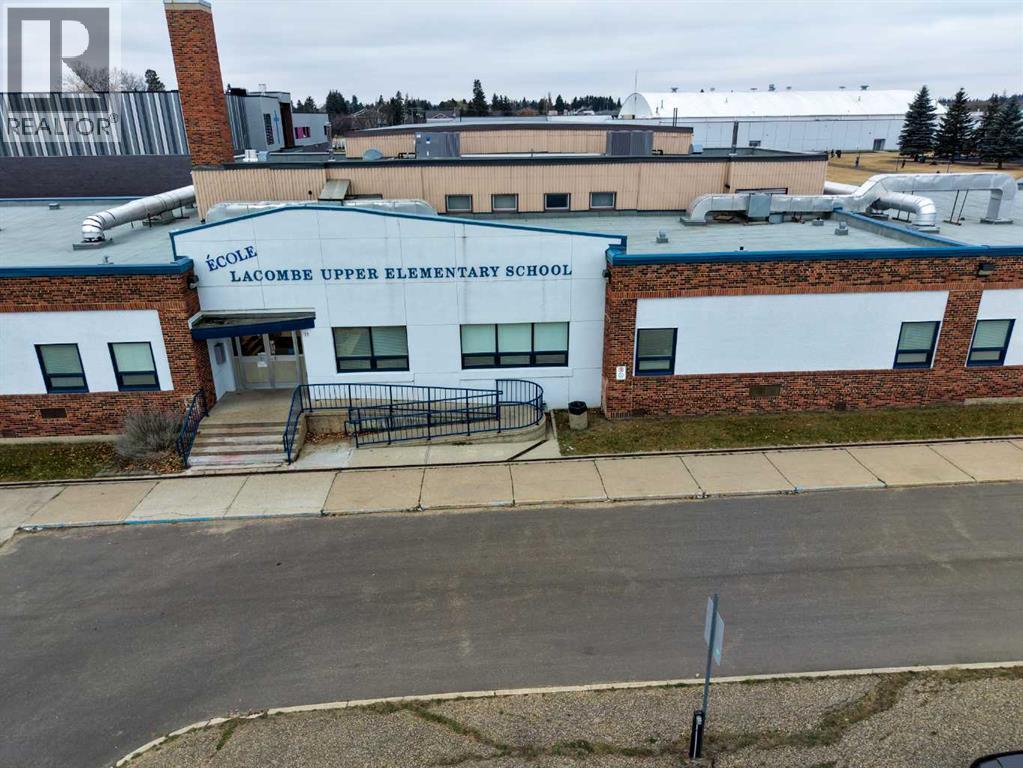 Listing photo – 5254 52 Street, Lacombe