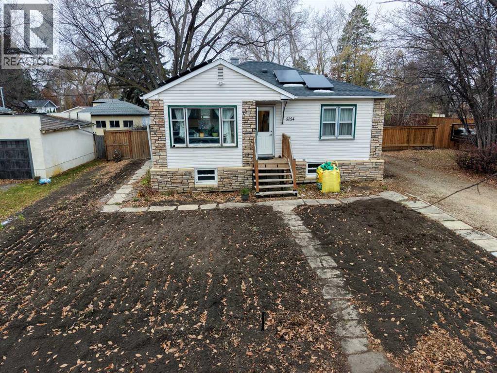 Listing photo – 5254 52 Street, Lacombe