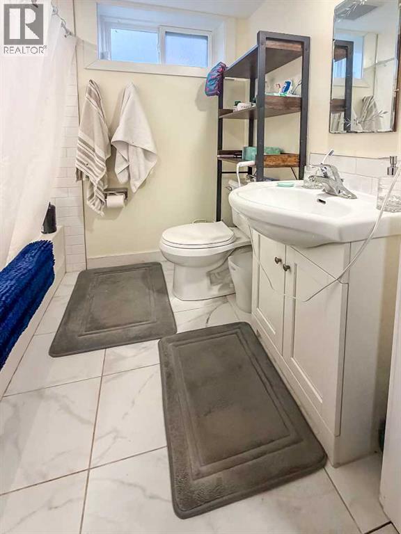 Listing photo – 5254 52 Street, Lacombe