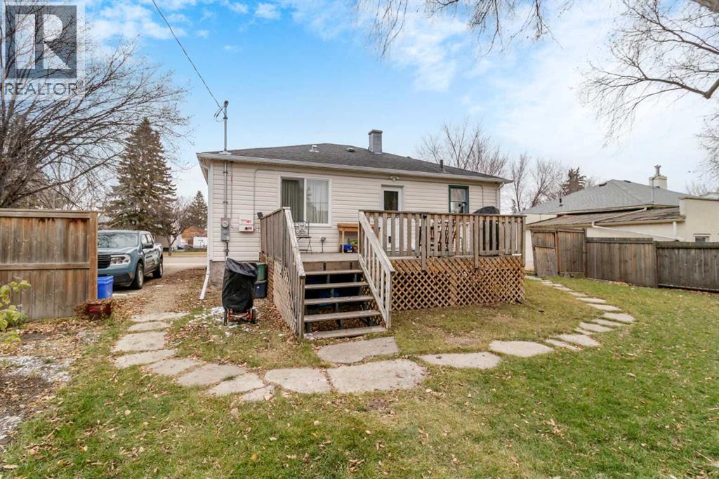 Listing photo – 5254 52 Street, Lacombe