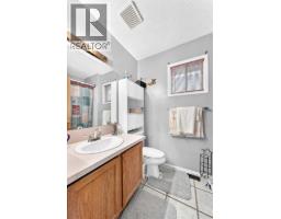 37 Martinridge Way NE, Calgary — photo 8