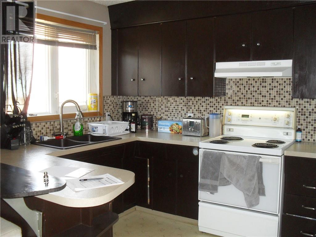 404 3rd Street Ne, Manning, Alberta, T0H2M0 | Photo: 2