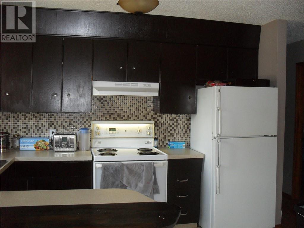 404 3rd Street Ne, Manning, Alberta, T0H2M0 | Photo: 3