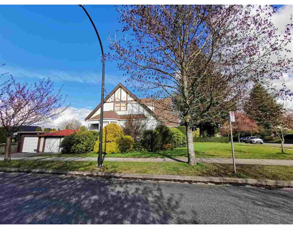 Property at 595 W 28TH AVENUE image 3