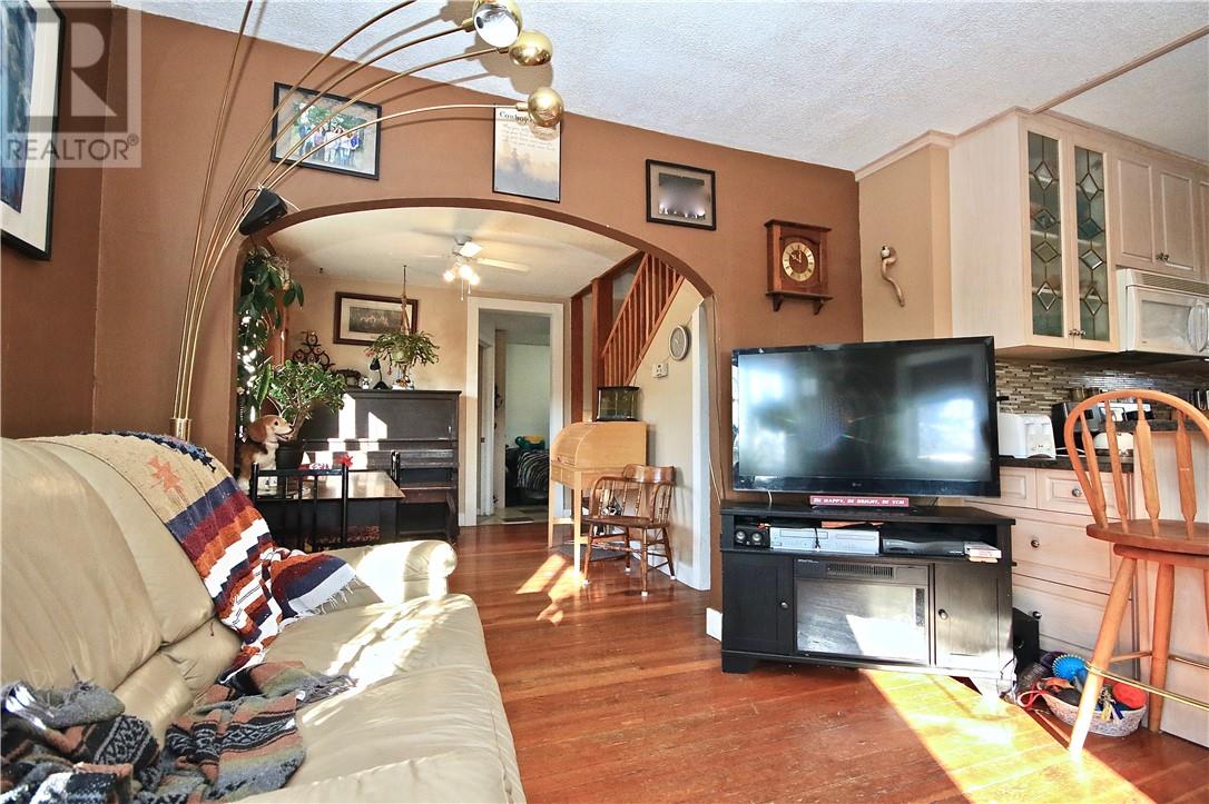 4914 51 Street, Killam House For Sale