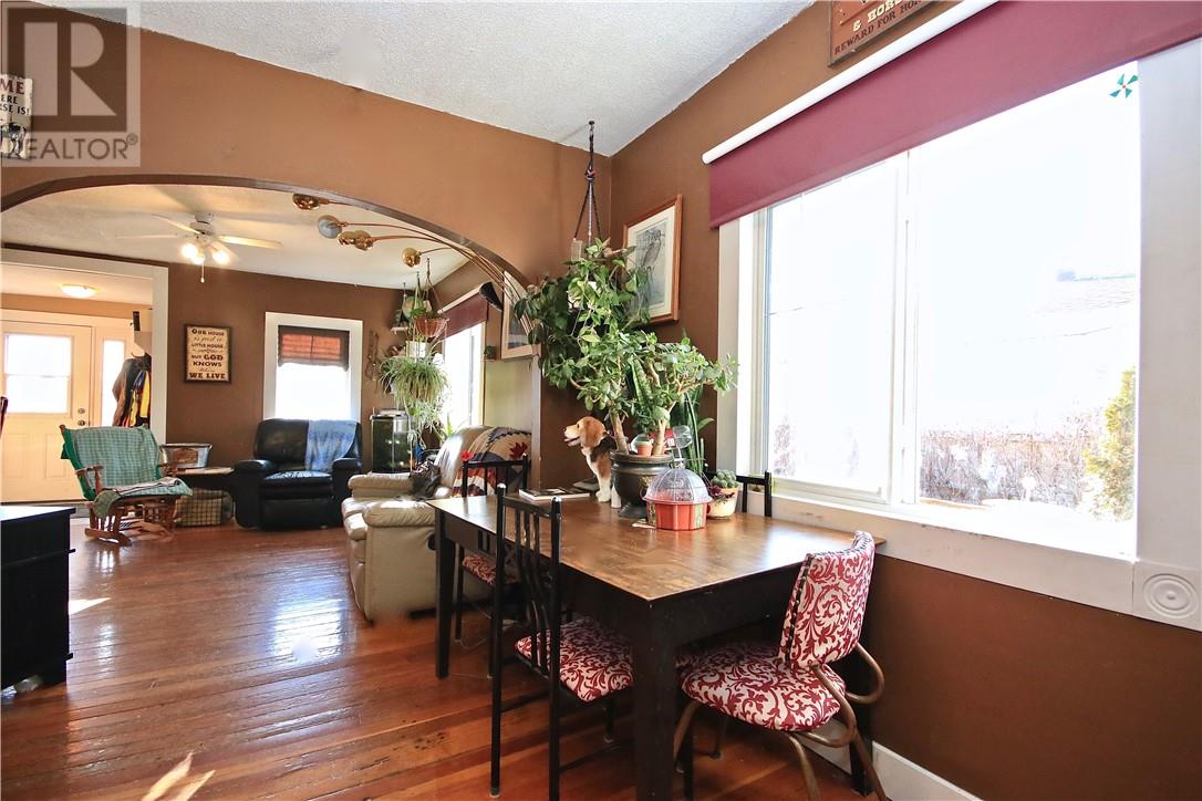 4914 51 Street, Killam House For Sale