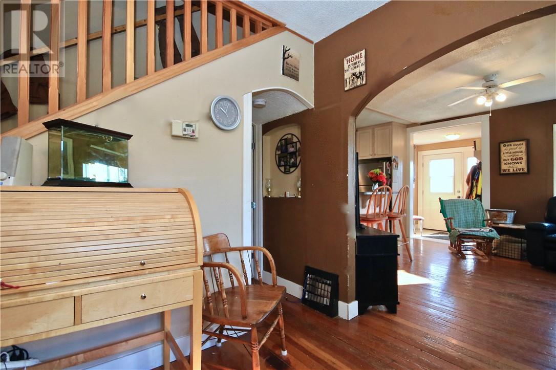 4914 51 Street, Killam House For Sale