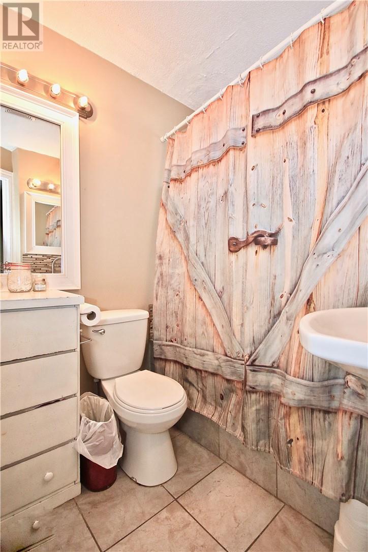 4914 51 Street, Killam House For Sale