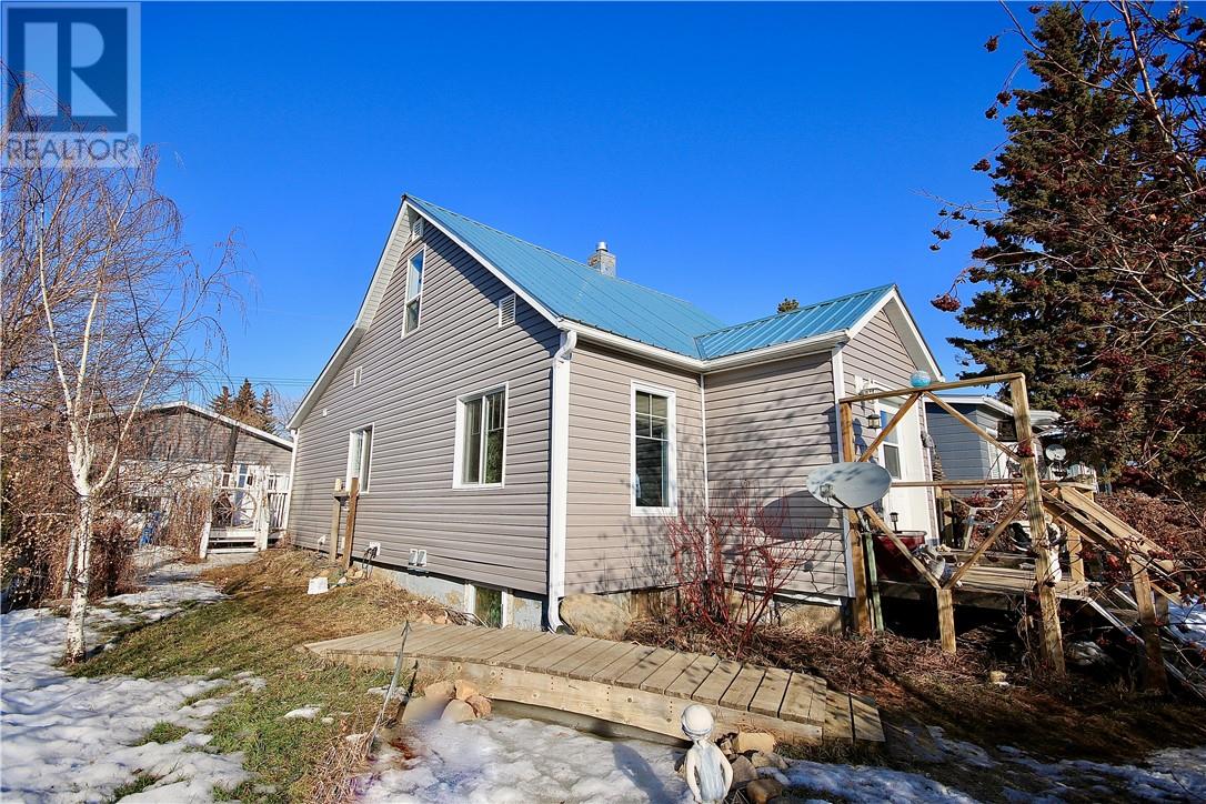 4914 51 Street, Killam House For Sale