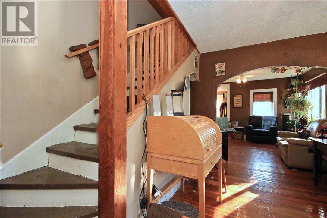 4914 51 Street, Killam House For Sale