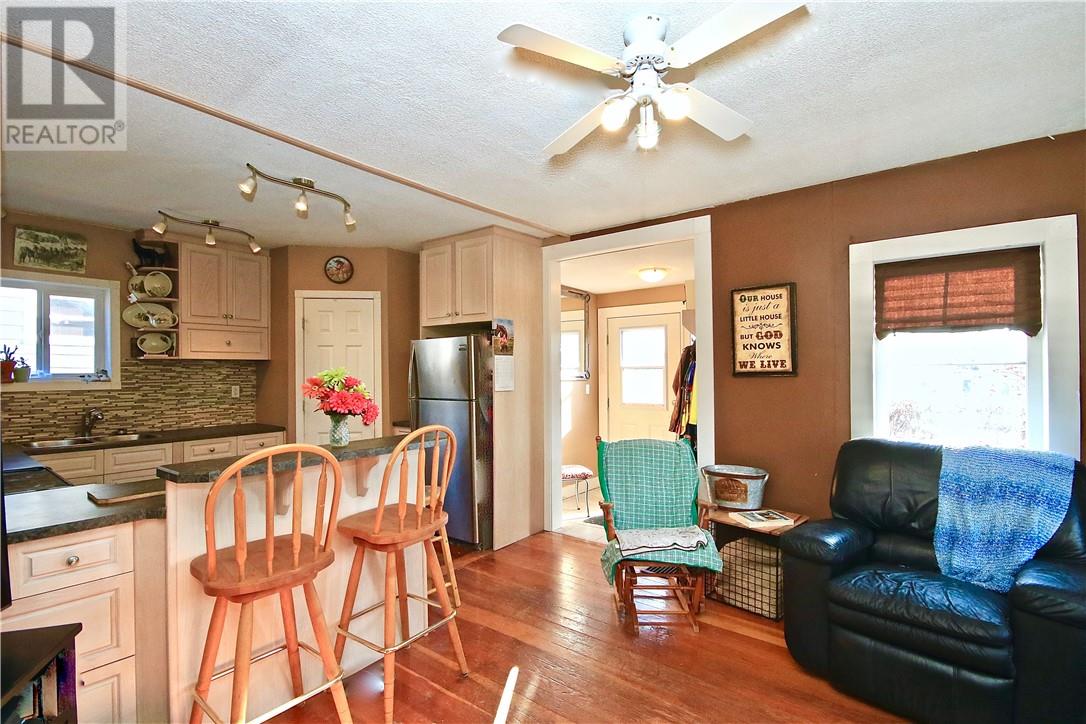 4914 51 Street, Killam House For Sale