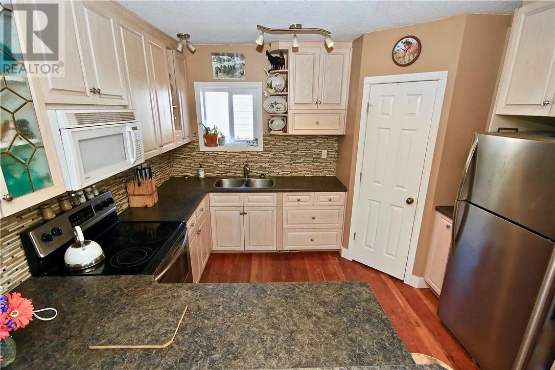4914 51 Street, Killam House For Sale