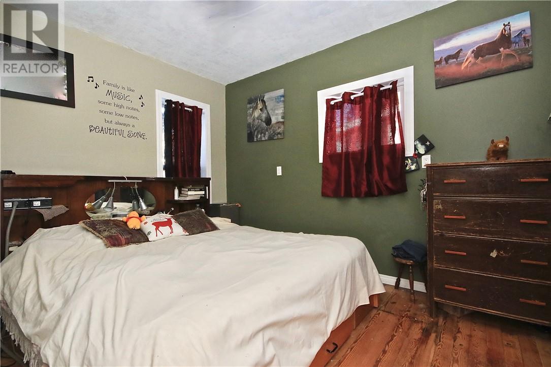 4914 51 Street, Killam House For Sale