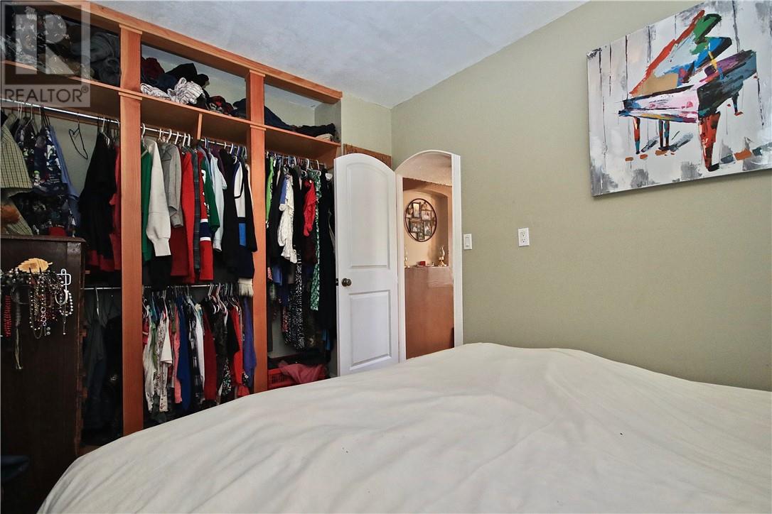 4914 51 Street, Killam House For Sale