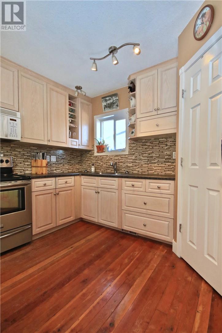 4914 51 Street, Killam House For Sale