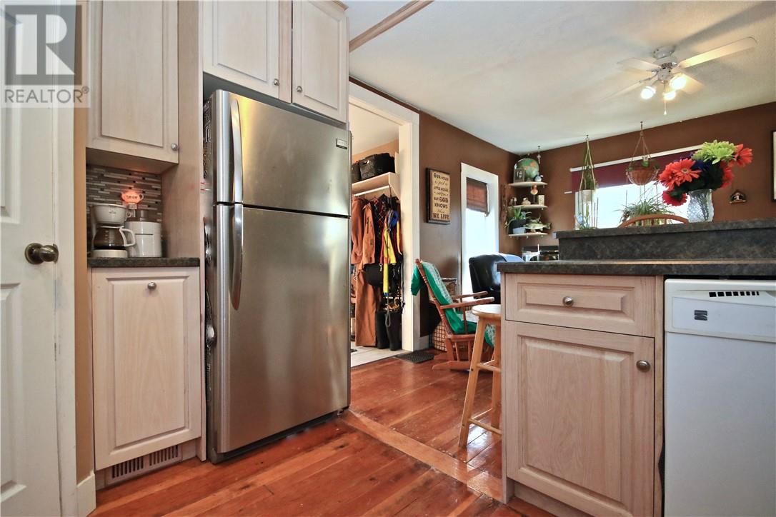 4914 51 Street, Killam House For Sale