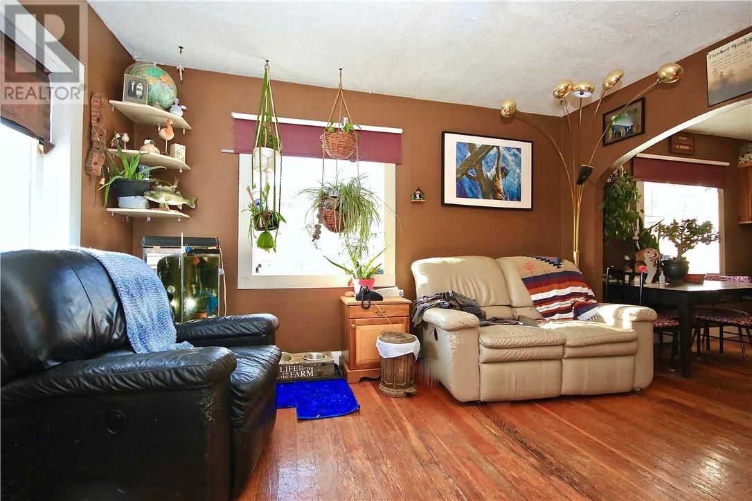 4914 51 Street, Killam House For Sale