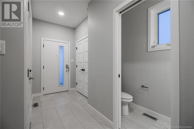 902 Pacific Way W, Lethbridge House For Sale