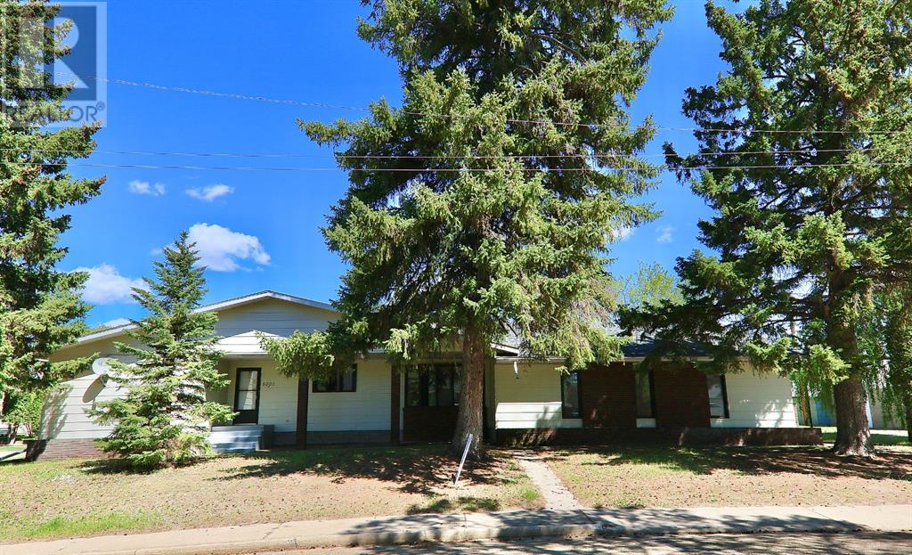 5002 49 Street, Sedgewick House For Sale