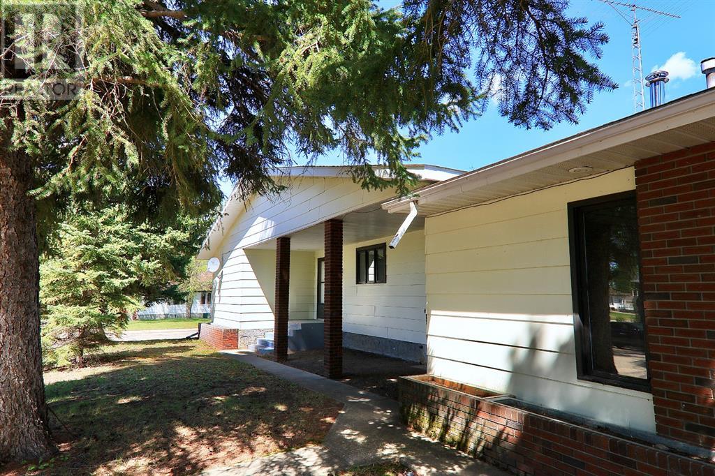 5002 49 Street, Sedgewick House For Sale
