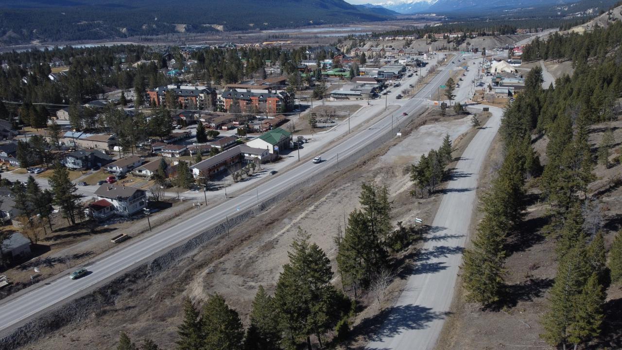 7585 REDSTREAK PARK ROAD, Radium Hot Springs, British Columbia V0A1M0