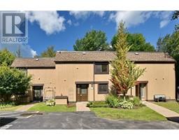 102 ESCARPMENT Crescent