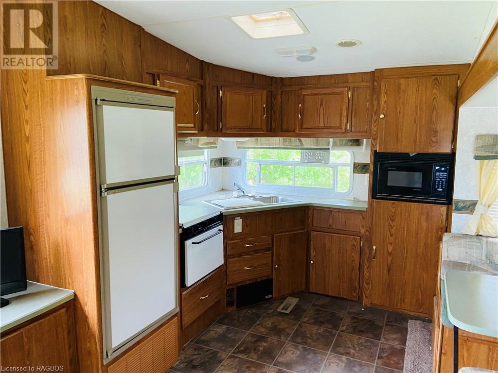 9 Tamarac Road Unit# 16, Stokes Bay, Ontario  N0H 2R0 - Photo 2 - 40134425