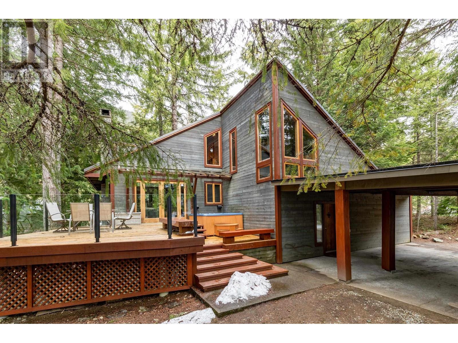 8656 LAKEWOOD COURT, whistler, British Columbia