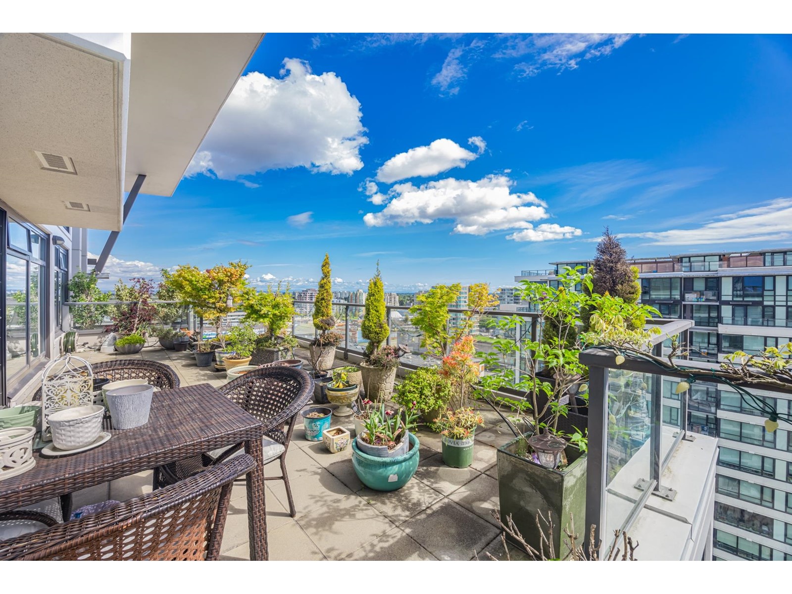 1805 5811 No. 3 Road, Richmond, British Columbia  V6X 4L7 - Photo 1 - R2687859