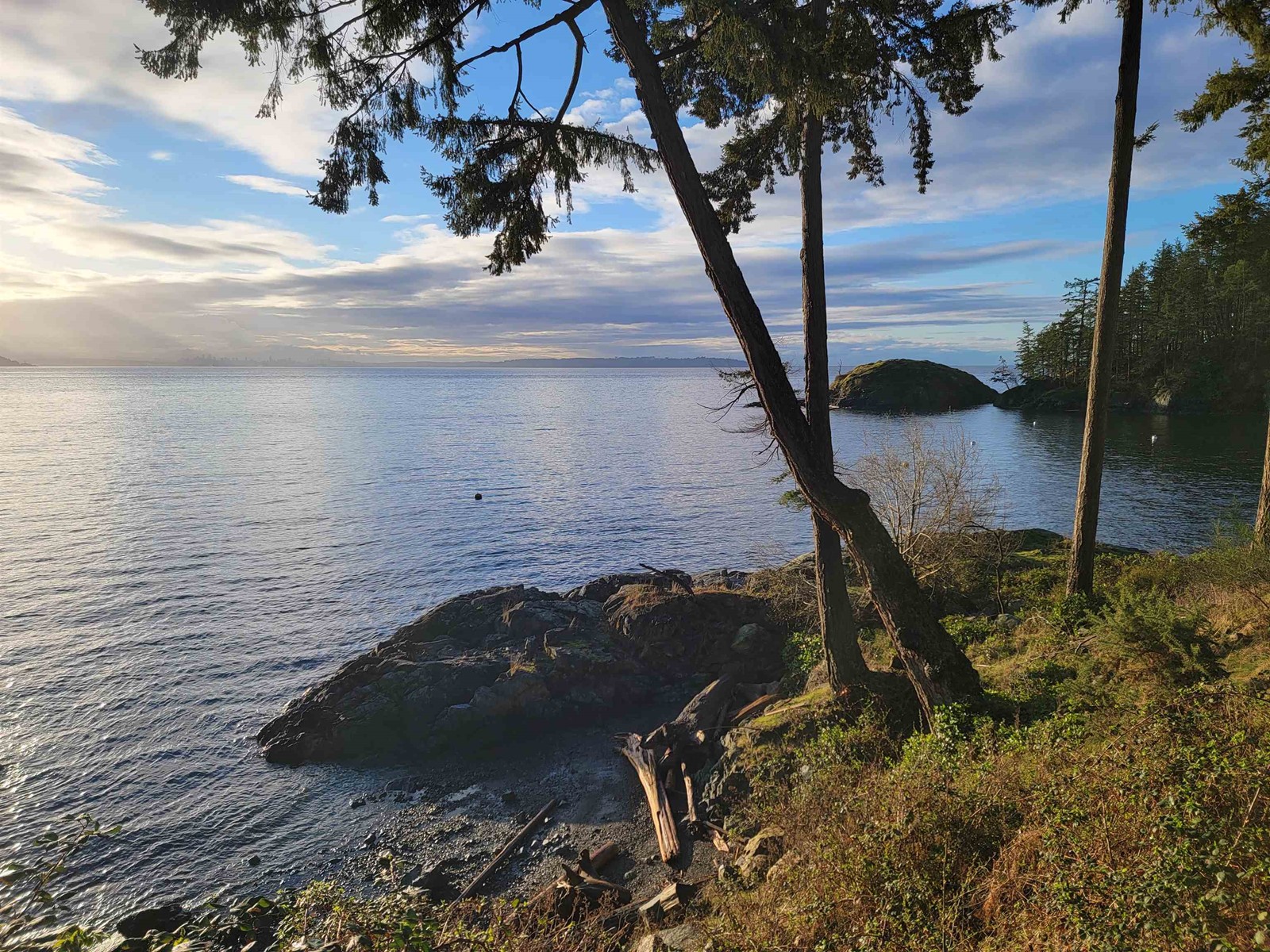 241 SHORE LANE, bowen island, British Columbia