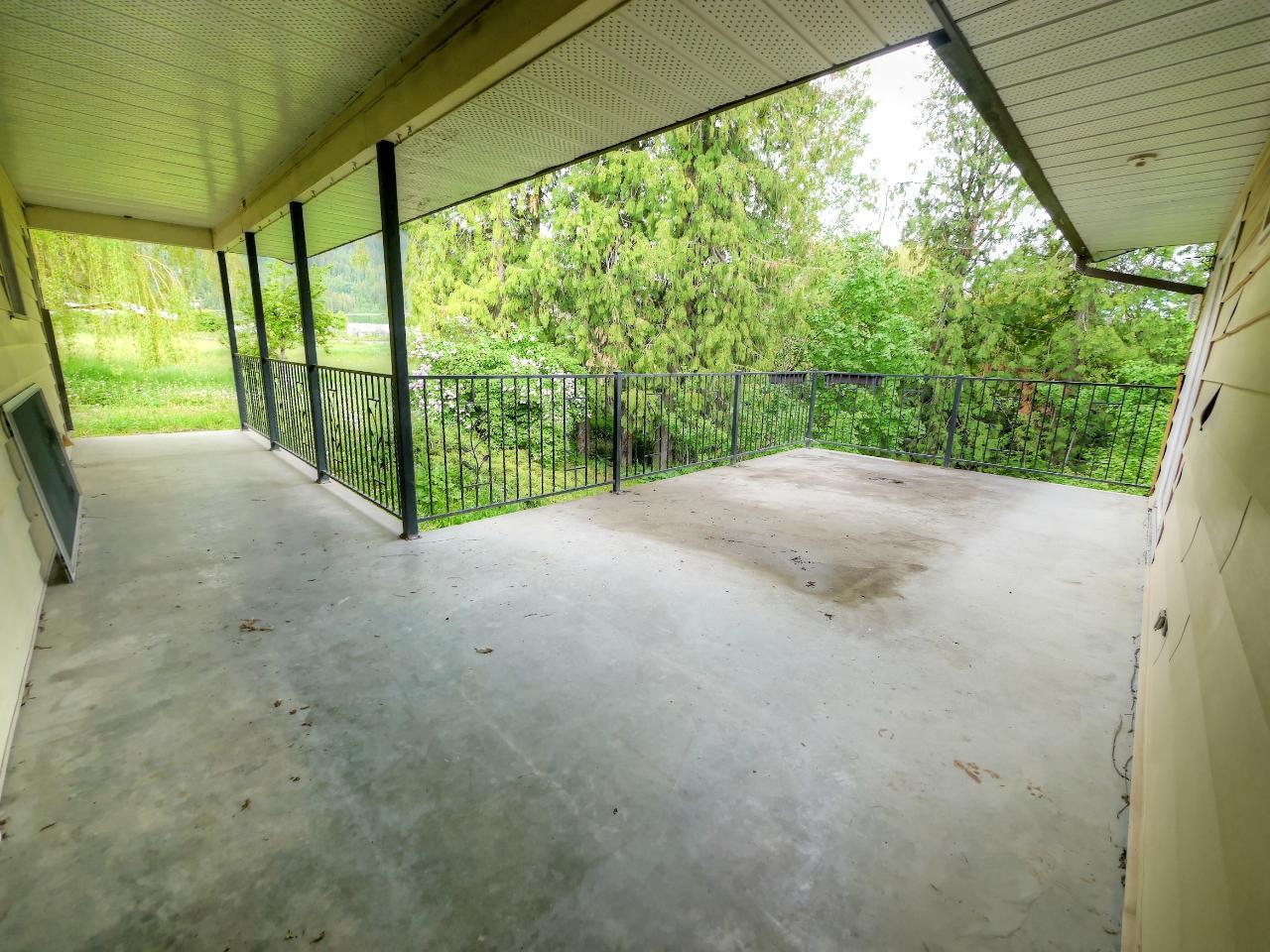 1606 1st Avenue Nw, Creston, British Columbia  V0B 1G6 - Photo 10 - 2465584