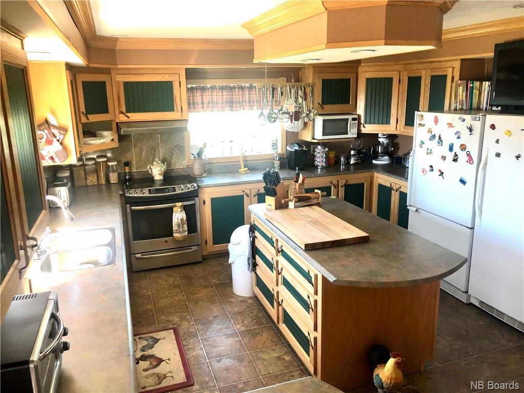 1092 Boul. De La Mer, Sainte-Marie-Saint-Raphaël, New Brunswick E8T 1V6 - Photo 8 - NB073863