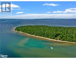 PT GIANTS TOMB Island