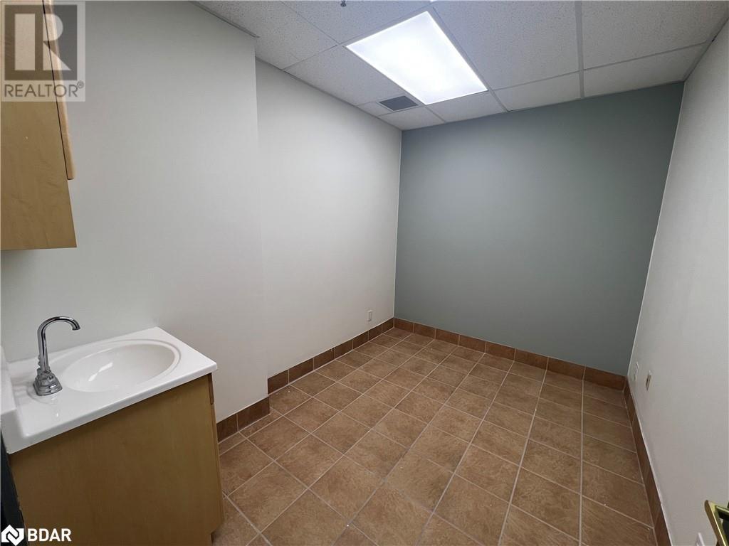 1 Quarry Ridge Road Unit# Ll6 & Ll7, Barrie, Ontario  L4M 7G1 - Photo 8 - 40319899