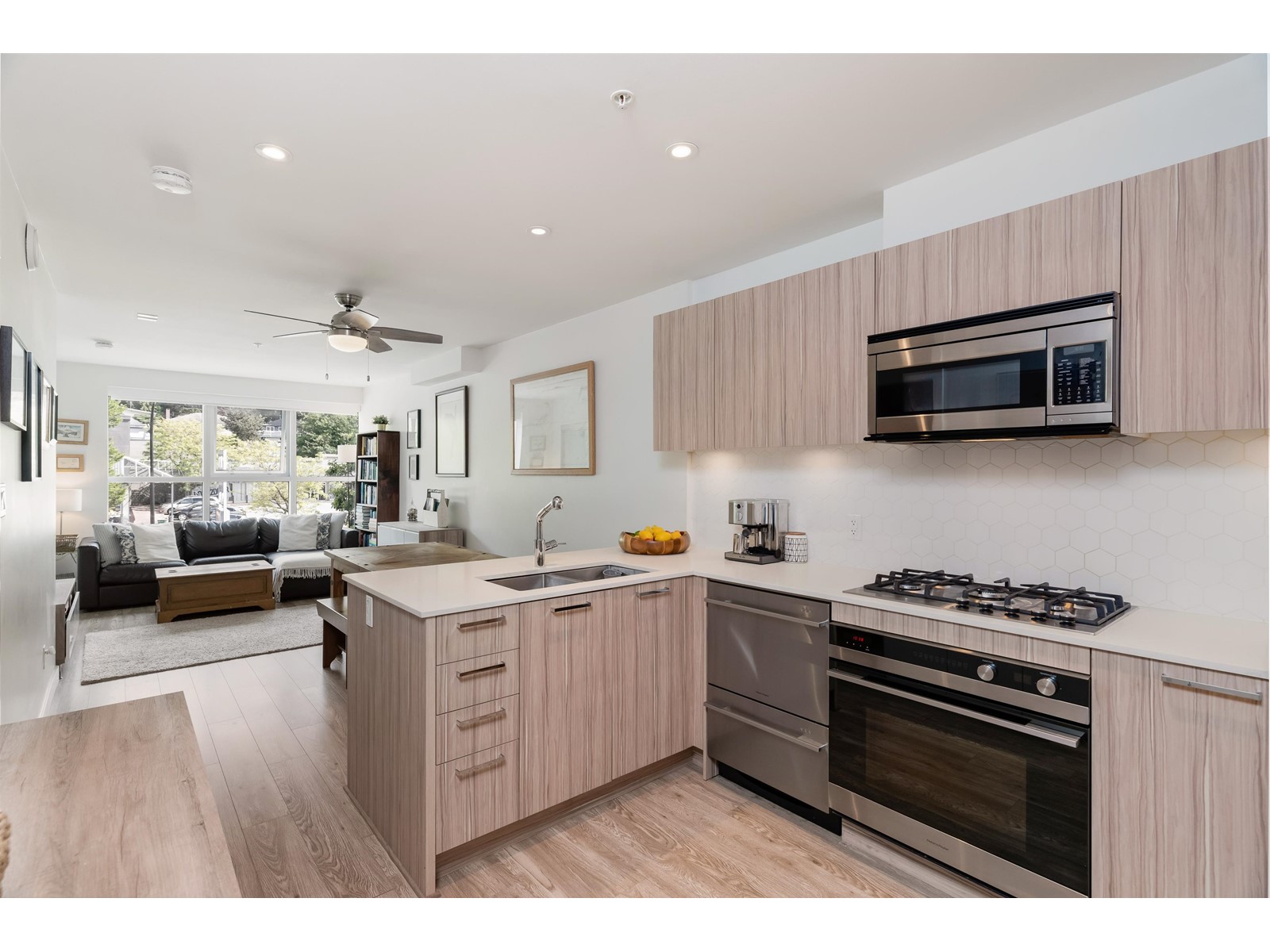 216 1061 MARINE DRIVE, north vancouver, British Columbia