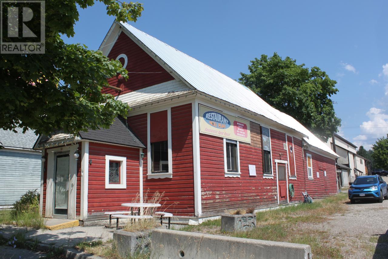 93 5TH  NW Avenue, nakusp, British Columbia