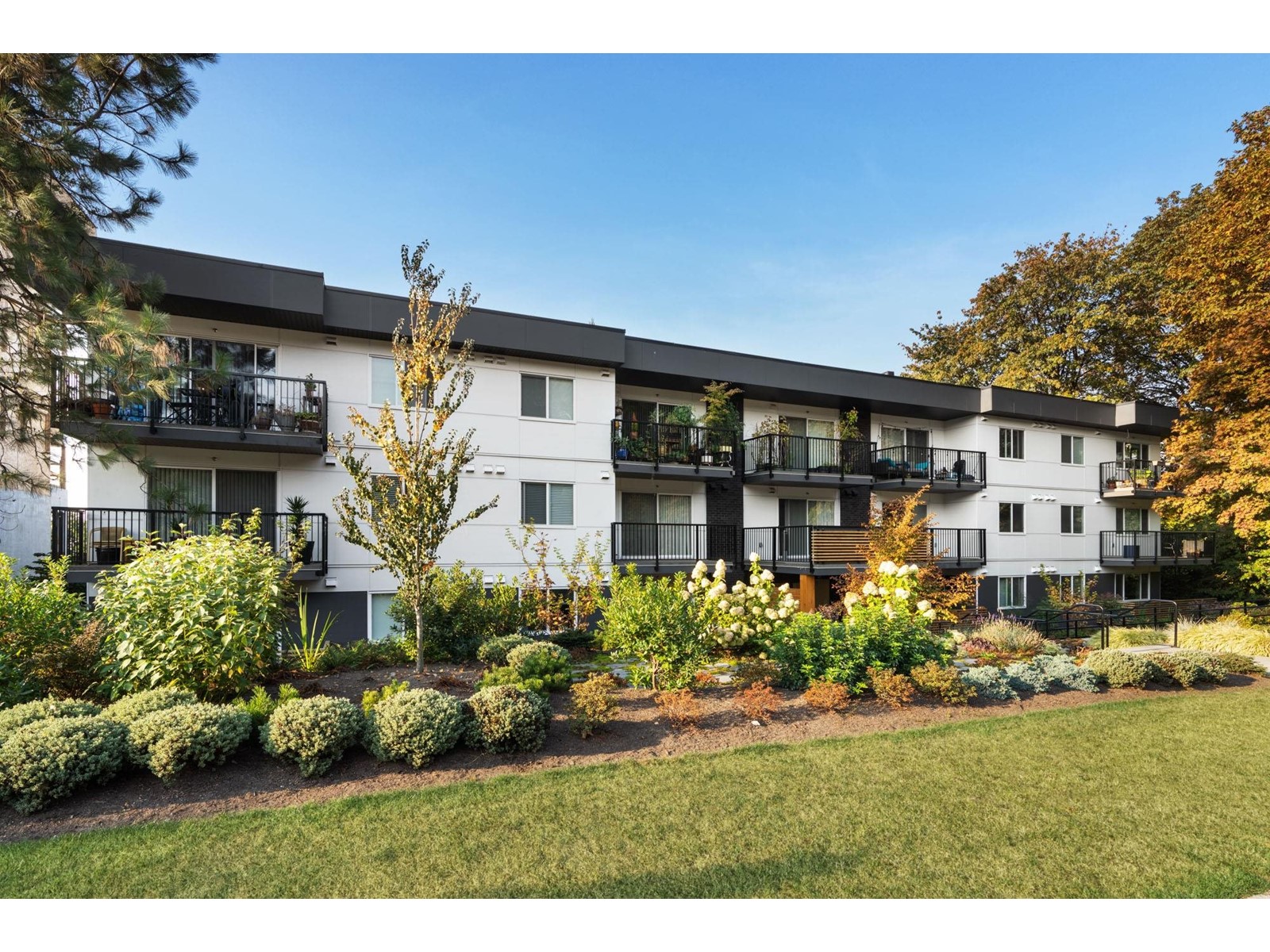 209 357 E 2ND STREET, north vancouver, British Columbia