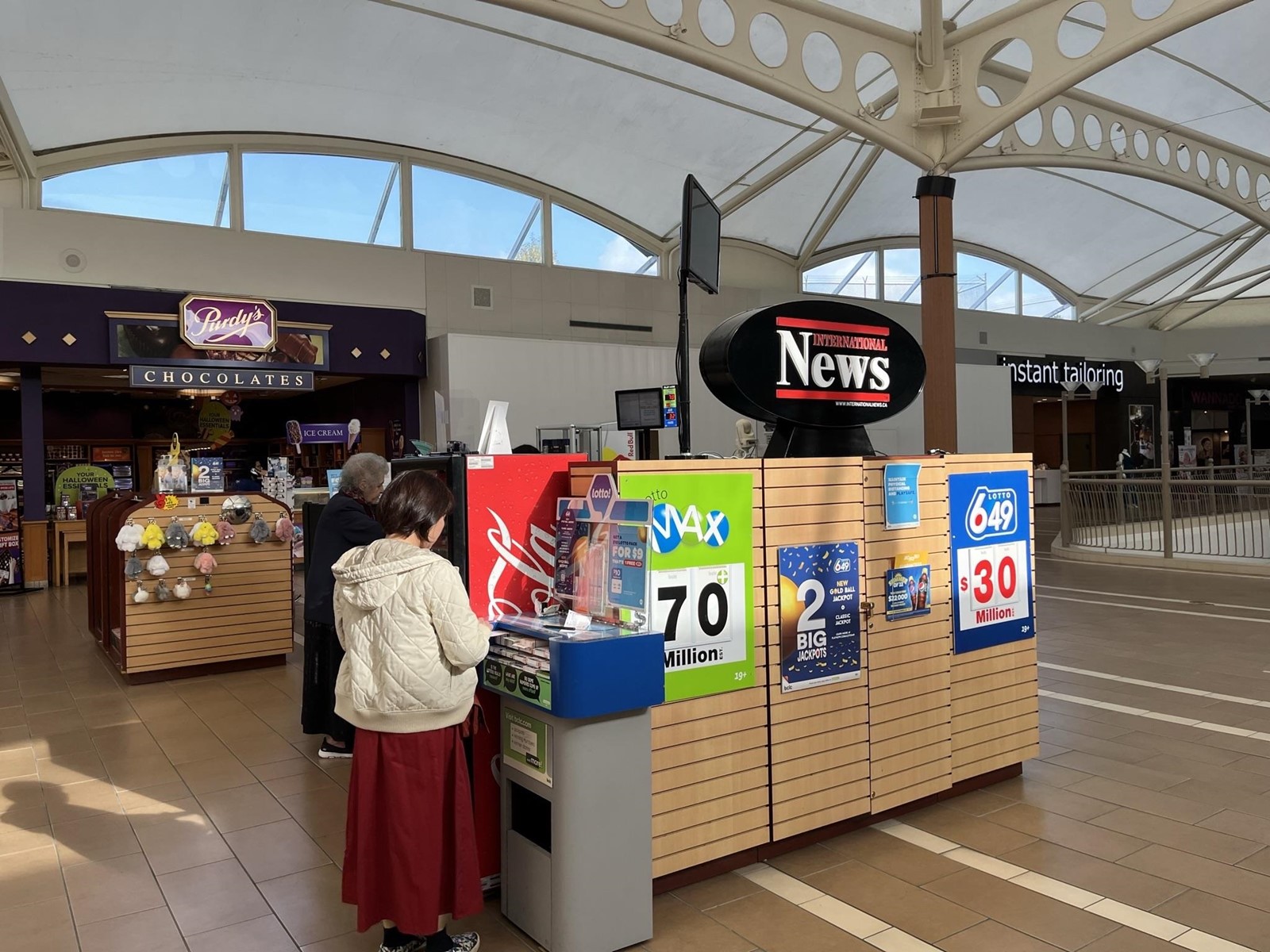 748K 4567 LOUGHEED HIGHWAY, burnaby, British Columbia