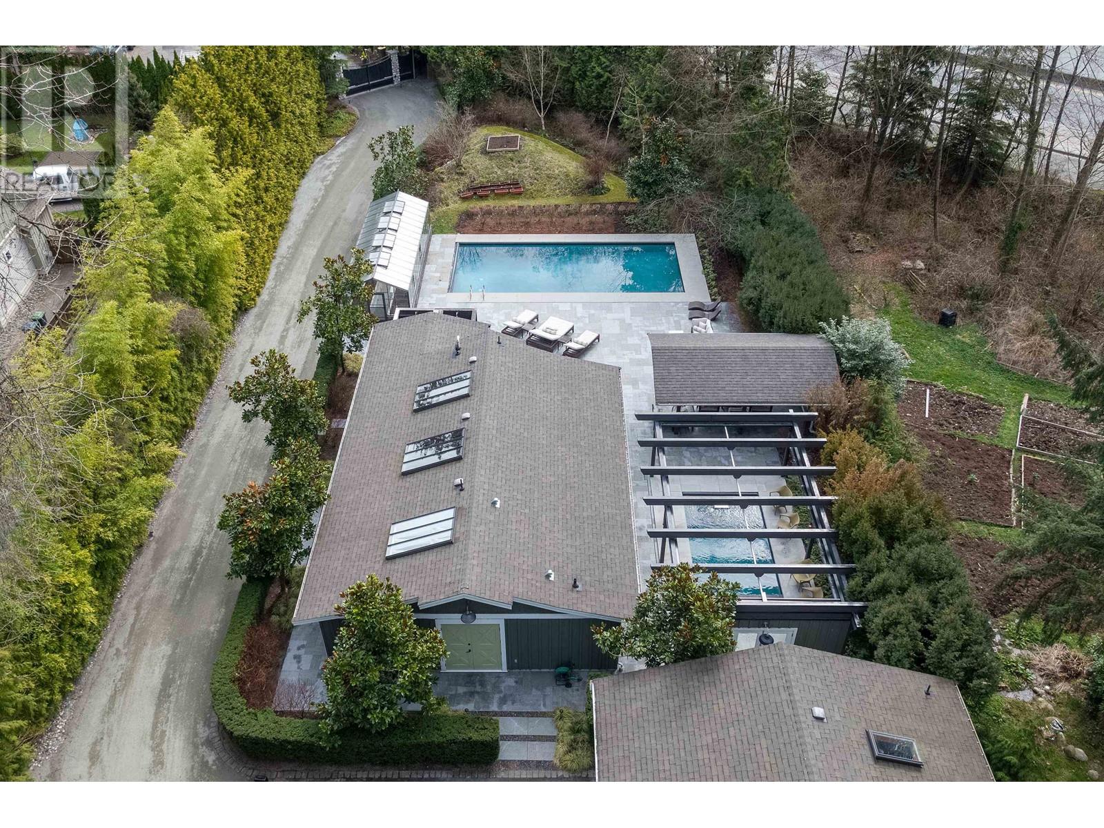 593 Riverside Drive, North Vancouver, British Columbia  V7H 1V4 - Photo 5 - R2728245