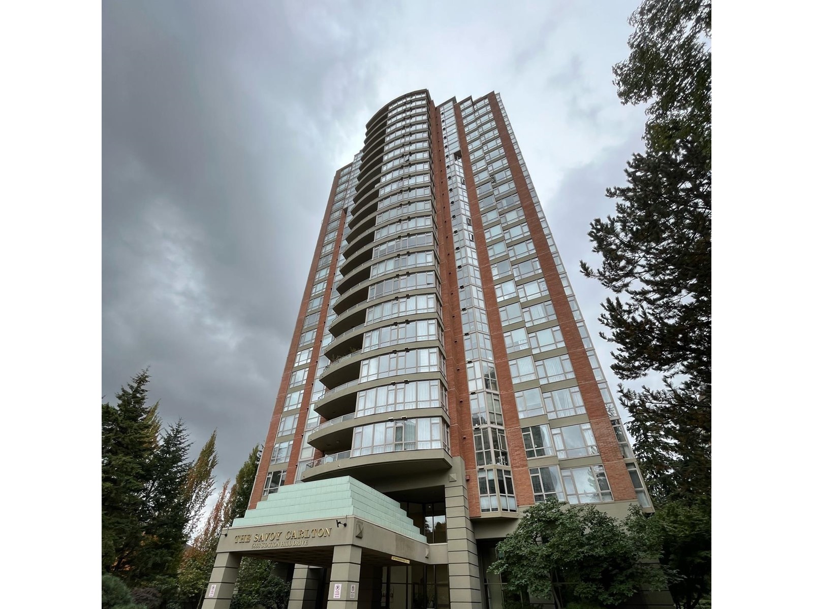 1902 6888 STATION HILL DRIVE, burnaby, British Columbia