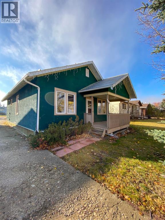 117 1st Ave Se, Falher, Alberta  T0H 1M0 - Photo 1 - A1073022