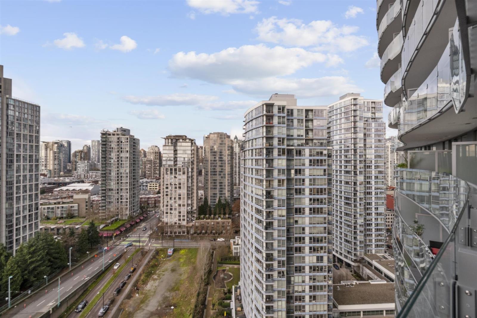 2001 89 Nelson Street, Vancouver, British Columbia  V6Z 0E7 - Photo 2 - R2738406