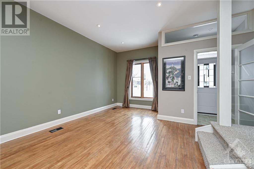 Photo 5 of listing located at 283 CAMBRIDGE STREET N