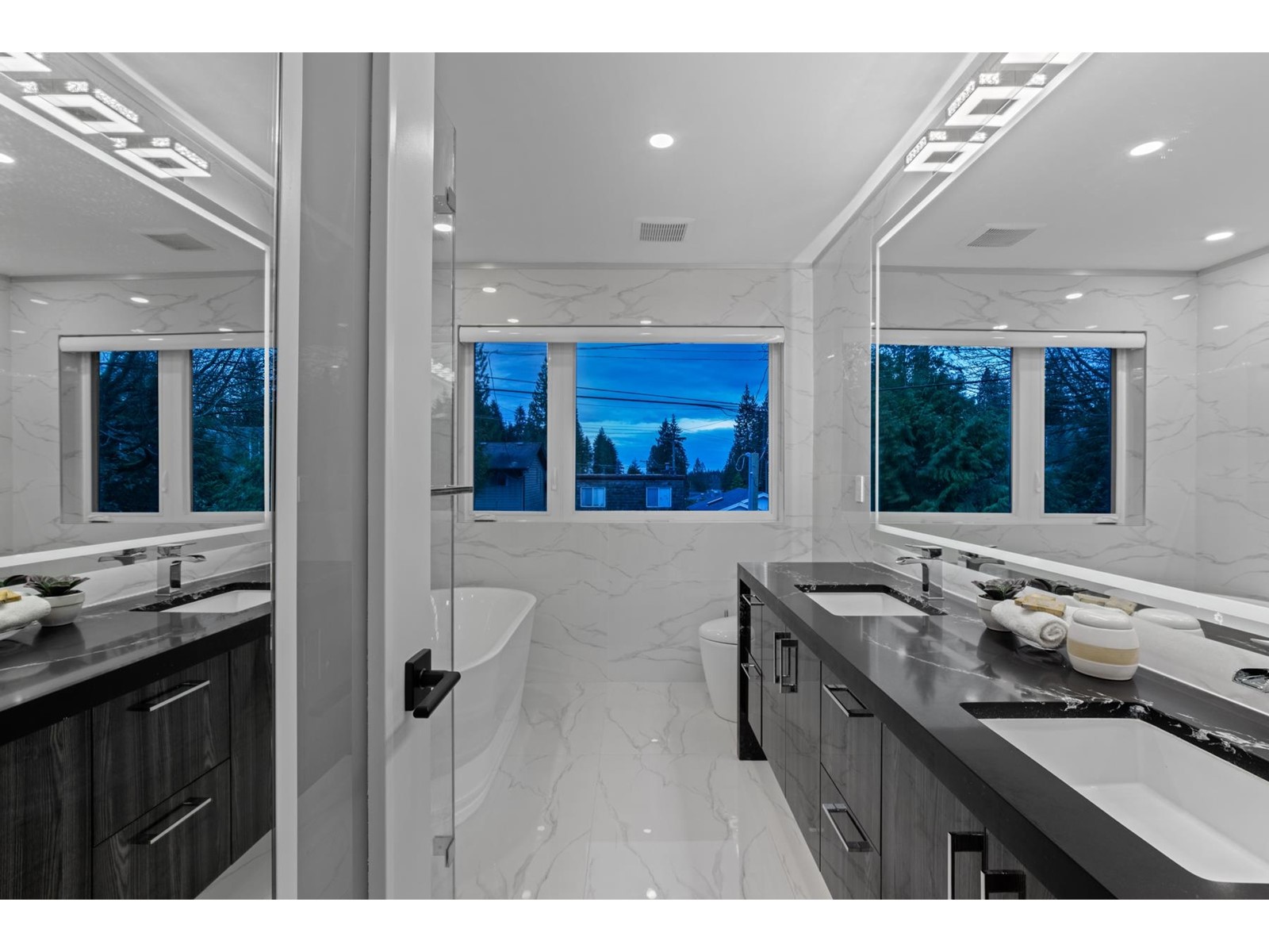 929 Canyon Boulevard, North Vancouver, British Columbia  V7R 2J9 - Photo 17 - R2741140
