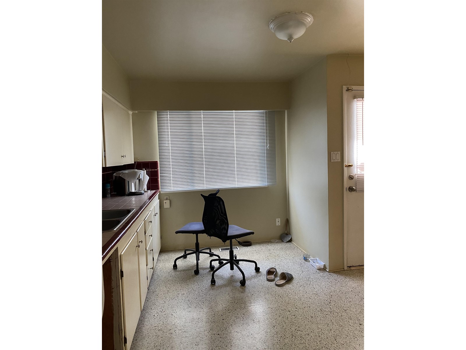 609 Madore Avenue, Coquitlam, British Columbia  V3K 3A8 - Photo 7 - R2740353