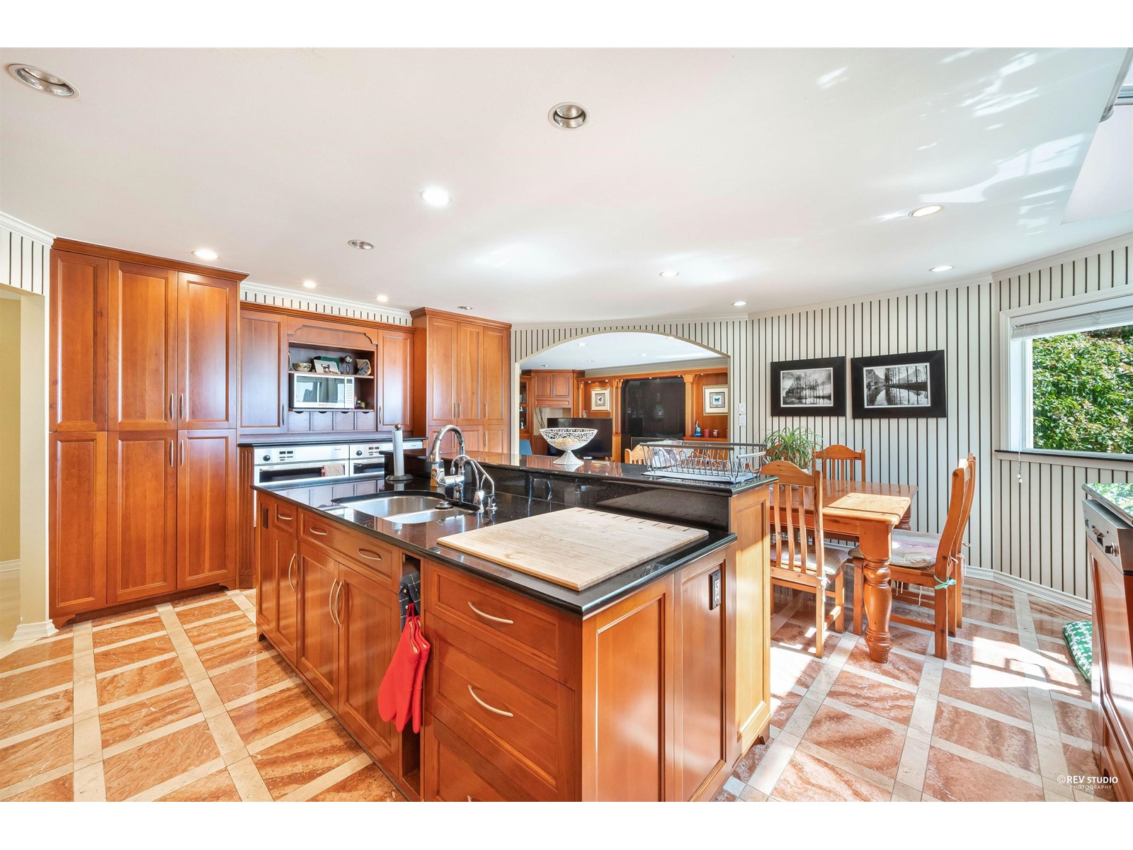 5360 Seaside Place, West Vancouver, British Columbia  V7W 3E2 - Photo 10 - R2742152