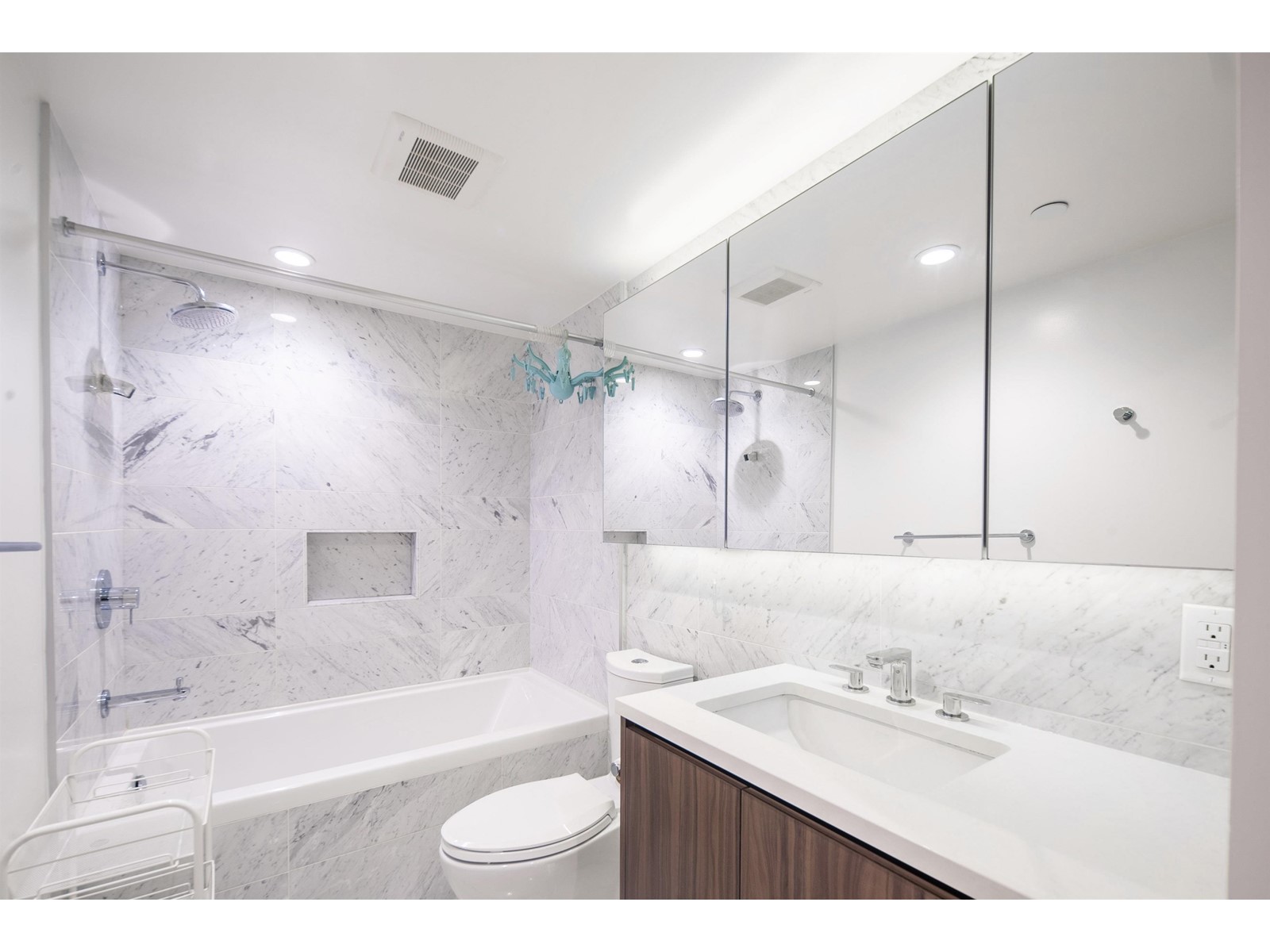 303 1768 Cook Street, Vancouver, British Columbia  V5Y 0N3 - Photo 4 - R2743395