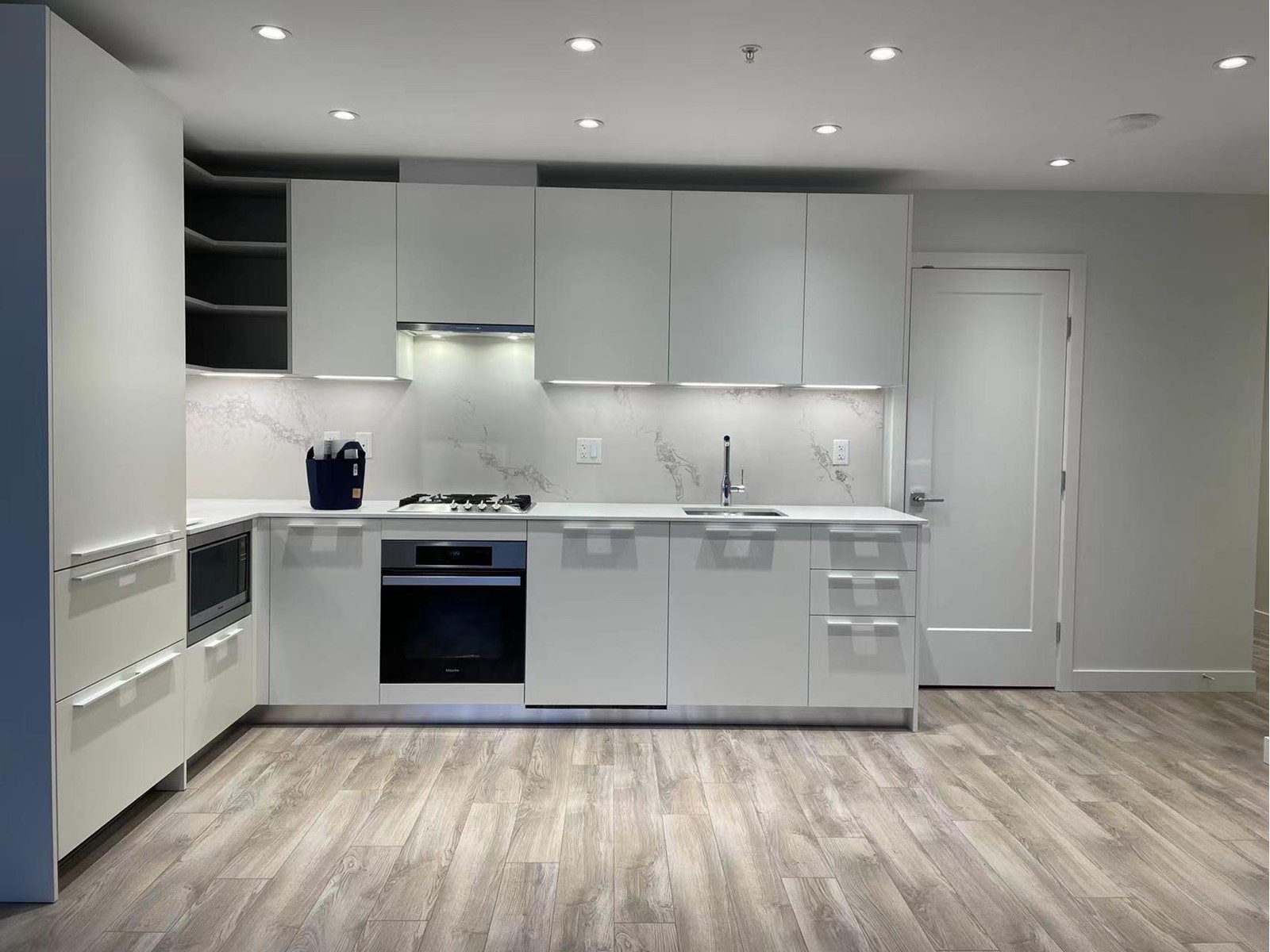 1304 6699 Dunblane Avenue, Burnaby, British Columbia  V5H 0J8 - Photo 5 - R2744052